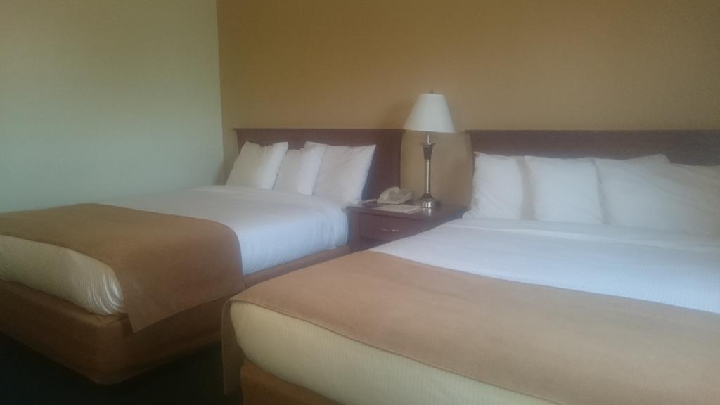 Ptarmigan Inn Hay River Стая снимка