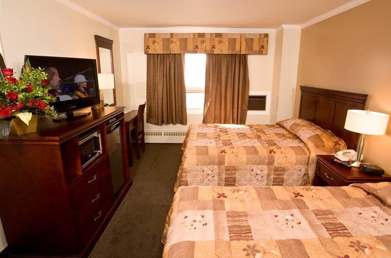 Ptarmigan Inn Hay River Екстериор снимка