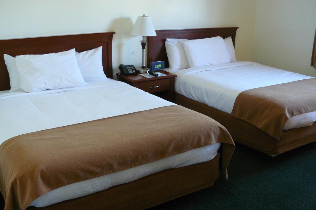 Ptarmigan Inn Hay River Стая снимка